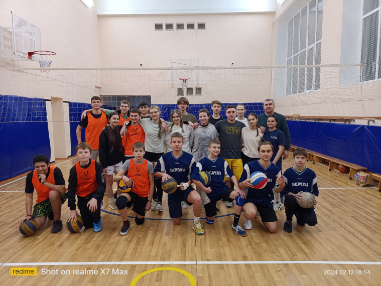 12 февраля 2024 года в спортивном зале Писаревской СОШ состоялась товарищеская встреча между школьными командами, юношей, Писаревки и Талов. Победу одержали волейболисты Писаревской СОШ со счетом 3:1. 12 февраля 2024 года в спортивном зале Писаревской СОШ состоялась товарищеская встреча между школьными командами, юношей, Писаревки и Талов. Победу одержали волейболисты Писаревской СОШ со счетом 3:1.