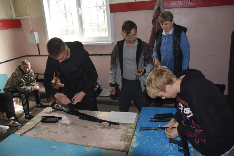 Молодежь допризывного возраста Кантемировского района выполнила нормативы ГТО в рамках спартакиады допризывного возраста. Молодежь допризывного возраста Кантемировского района выполнила нормативы ГТО в рамках спартакиады допризывного возраста.